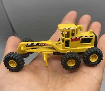 Maisto 1998 Tonka-Hasbro Mini Steel Road Grader 1230 Vintage Toy Truck - Image 1 of 4