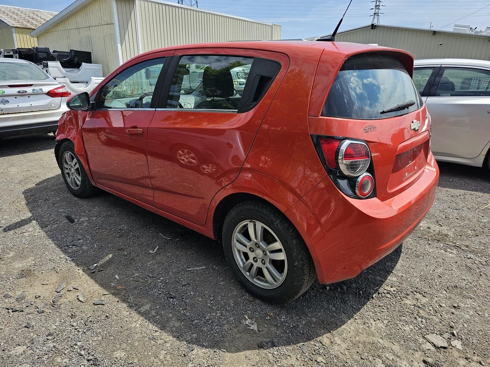 Used Front Left Door Window Regulator Front fits: 2012 Chevrolet Sonic electric - Image 1 of 4