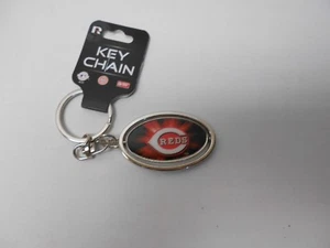 Cincinnati Reds Spinner Key Chain.Flips to different Logos. Very Nice  #387/495A - Picture 1 of 2