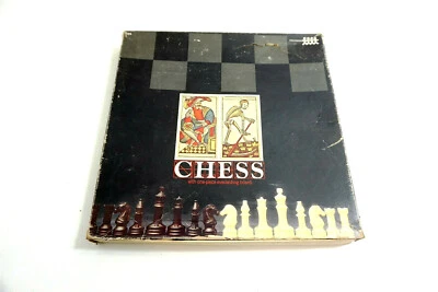 Vintage PRESSMAN Chess Set No 1124 with 1 piece board in original box - Image 1 of 4