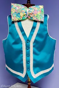 Chaleco y corbata de conejito de Pascua verde jade espalda completa decorado a mano chaleco mascota talla Asso - Imagen 1 de 4