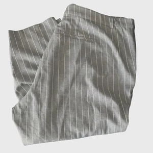 NWT Torrid Size 24 Short Gray White Pinstriped Cropped Career Pants Trousers - Picture 1 of 5
