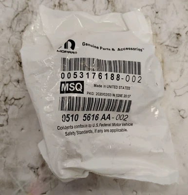 Juego de 2 pernos de colector de escape OEM / 2007-2017 Jeep Patriot 05105616AA Foto 1 de 2