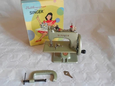 French Singer Sew Handy 20 seltene hellmetallic grün Kinderspielzeug Nähmaschine - Bild 1 von 4