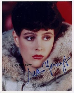 FOTO REIMPRESIÓN AUTÓGRAFA FIRMADA EN PERSONA AUTÉNTICA DE SEAN YOUNG 8X10 RP  - Imagen 1 de 1
