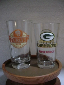 2 CURLYS PUB LAMBEAU FIELD GLASS + SUPER BOWL 2 GLASS GREEN BAY PACKERS - Picture 1 of 11