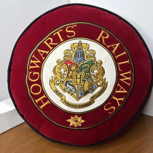 Universal Studios Harry Potter Plataforma 9 3/4 Almohada Redonda Choo Choo - Imagen 1 de 24