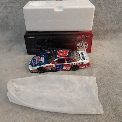 Bobby Labonte #18 2002 Interstate Grand Prix Let's Roll/Mac Tool & Action 1:24 Foto 1 de 4