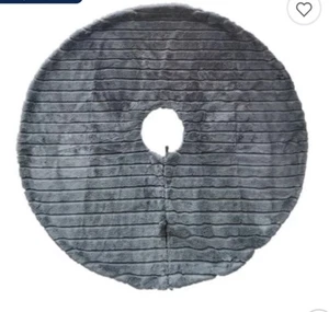 Bee And & Willow Christmas Tree Skirt Decor Faux Fur New 47 Inch Grey Holiday - Picture 1 of 6