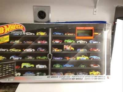 HW Display Case + Collector' Club Exclusive Mercedes-Benz 190 E 2.5-16 ev II FSB - Image 1 of 4