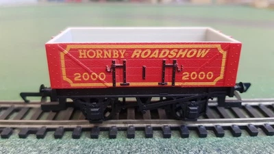 Hornby R6118 5-plank wagon, Hornby Roadshow 2000, Red, boxed (Wrong box) - Image 1 of 4