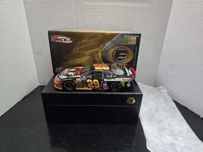 Raro 2004 Kevin Harvick Elite #29 GM Goodwrench Kiss 1/24 Rock N Roll 1/1500 Le Foto 1 de 4