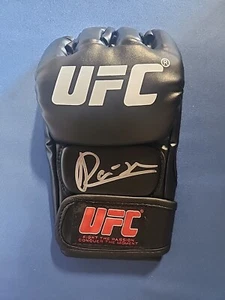 ALEXANDRE PANTOJA SIGNED HANDSIGNIERT UFC HANDSCHUH COA BAS BECKETT ZEUGE #W122734 - Bild 1 von 3