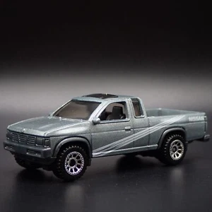 1995 95 Nissan Hardbody Pickup Truck D21 mit AHK Maßstab 1:64 Diecast Modellauto - Bild 1 von 7