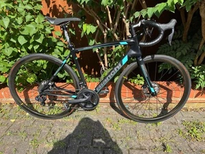 Bianchi Intenso carbon road bike Shimano Ultegra Di2 hydraulic disc brakes - Picture 1 of 24