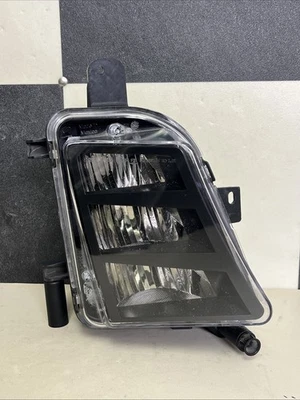 Luz antiniebla lateral derecha Volkswagen GTI 2015 2016 2017 usada OEM 5GM.941.700.A Foto 1 de 4