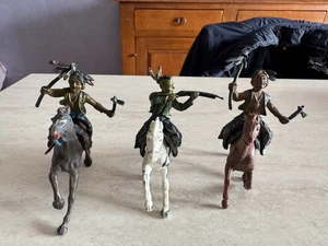 Lotto 3 soldatini a cavallo Cromoplasto Isas in gomma anni 70 da collezione - Picture 1 of 8