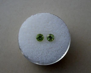 Peridot Round Loose Faceted Natural Gem Pair 4mm each - Picture 1 of 4