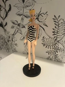 Danbury Mint 1993 - Barbie Figurine Collection - Barbie - Picture 1 of 6
