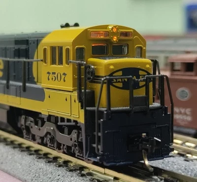 Kato N Scale 176-171 U30C ATSF Blue/Yellow. Rd.# 7507 - Image 1 of 4