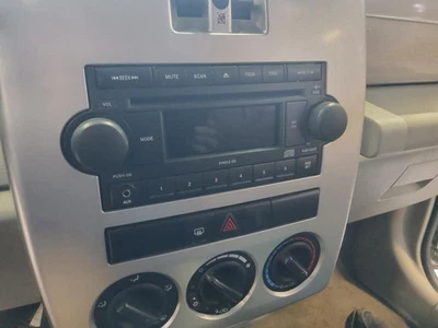 Equipo de audio receptor de radio chasis cabina compatible con camioneta Dodge 3500 06-10 581751 Foto 1 de 4