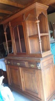 Aparador Amazing Gothic Revival antigo cabeça de leão – Muito bom estado – LINDO DETALHE - Imagem 1 de 4