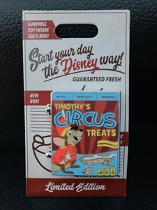 Disney Parks Pin Dumbo Circus Cereal Box Pin Of Month Timothy Mouse Feather LE - Foto 1 di 3