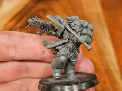 Warhammer 40k Space Marines Space Wolves Lieutenant Axe Haldor Icepelt - Image 1 of 4