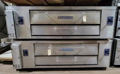 Horno para pizza de cubierta, tipo cubierta Y800 Bakers Pride, cubierta doble de gas Foto 1 de 4