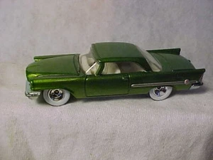 LOOSE HOT WHEELS GARAGE 30 SET LARRY'S CHRYSLER 300! REAL RIDERS GREEN - Picture 1 of 6