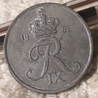 1961 Denmark 2 Ore Coin KM#840 , Zinc Coin  - Image 1 of 4