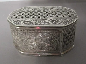 Caja de tuercas de betal de plata tradicional vintage/antigua del sudeste asiático firmada 7,23 OZ - Imagen 1 de 7