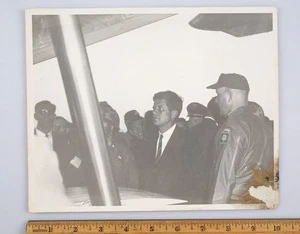 De colección. Foto JFK John F. Kennedy 1961 con negativo original 4 x 5 visita a Fort Bragg - Imagen 1 de 7