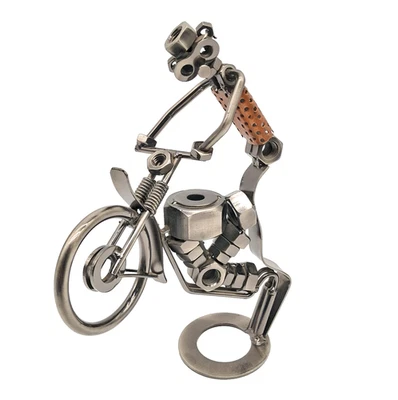 Chatarra Metal Soldado Arte Motocicleta Wheelie Robot Escultura Retro Motociclista Foto 1 de 4