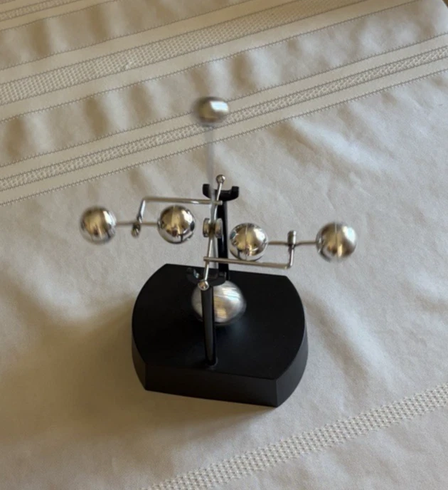 JUPITER SWING ART KINETIC ELECTRONIC SCLUPTURE BATTERY OPERATED - Image 1 of 1