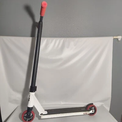 Scooter Lucky Crew 2018 blanco y rojo - ¡Buen estado!  Foto 1 de 4