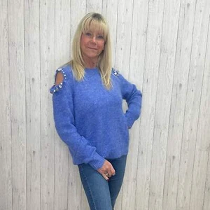 Aqua verzierter schulterfreier Pullover aus recyceltem Stoff himmelblau - Bild 1 von 2