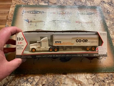 Model Power HO 1/87 scale diecast CP Rail Tractor and Trailer - Image 1 of 4