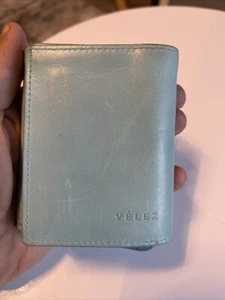 Cartera de cuero Velez para damas, cuero azul, doble pliegue de cuero billetera de identificación de metal - Imagen 1 de 13