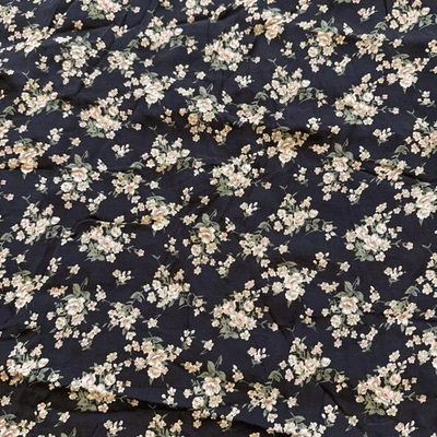 Tela de ropa de rayón floral negra vintage años 90 Y2K 1 yarda + 26" L x 52" W Foto 1 de 4