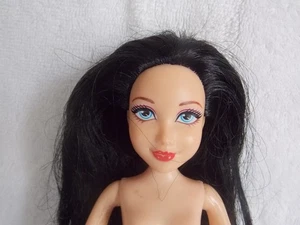 Nackte Disney Teen Beach Film Lela Puppe singt noch - Bild 1 von 6