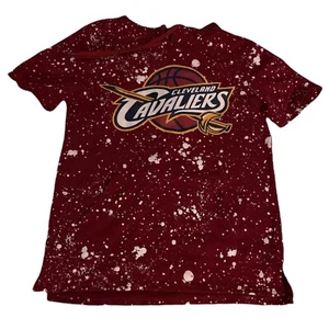 Cleveland Cavaliers Shirt Size Medium Red & White Spotted Short Sleeve Hoodie - Picture 1 of 5