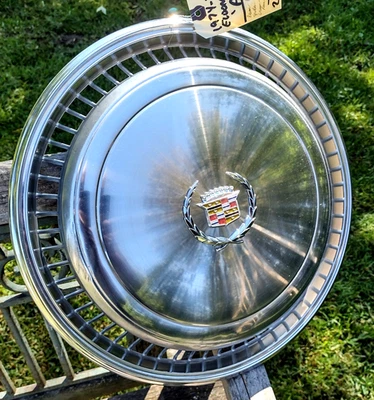 1974 年原始设备制造商凯迪拉克 Eldorado 可转换原始设备制造商车轮盖轮毂盖 *VGC* — 第 1/4 张图片