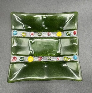 Plato de baratija de vidrio artístico fundido hecho a mano verde Millefiori plato cuadrado llavero - Imagen 1 de 6