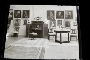 tolles altes Glasnegativ  Zimmer mit vielen Gemälden Schloss ?? 1900-1910  - Picture 1 of 7