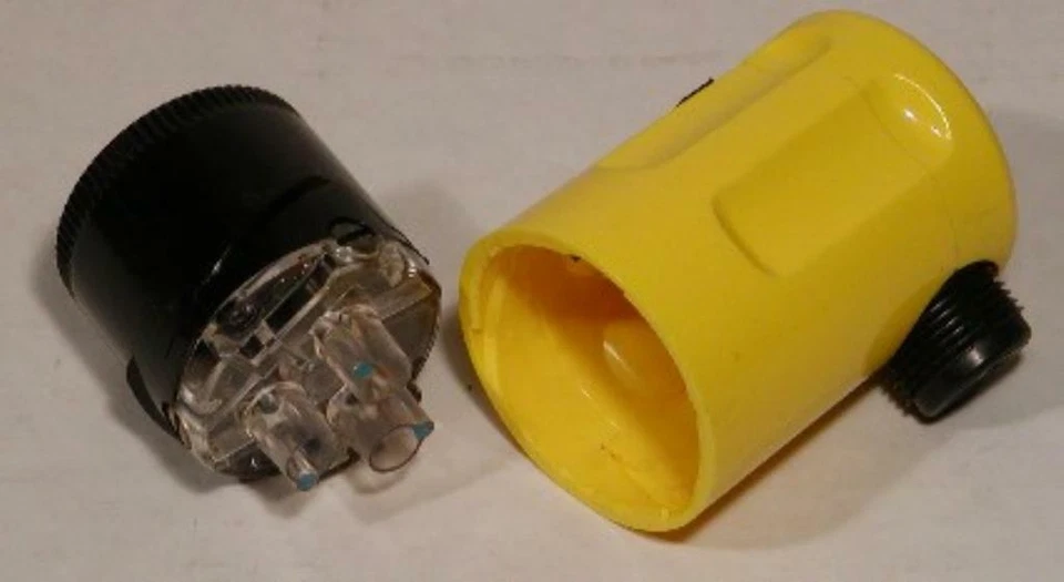 Challenger Sylvania - Nema L9-20C - L920C - 84237-0 - AMARILLO PREMA SPEC BLOQUEO Foto 1 de 4