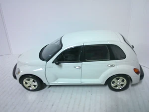 Gate Chrysler PT Cruiser White 1:18 Scale Die Cast Car - Picture 1 of 14
