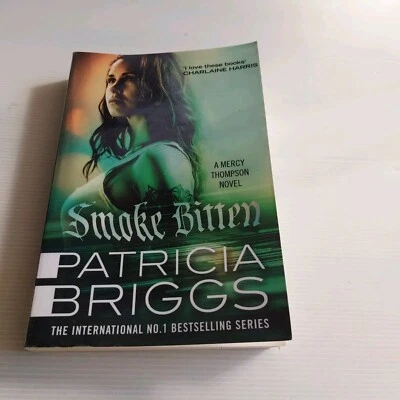 Smoke Bitten por Patricia Briggs PB In Aust agora pronto para postar ficção fantasia - Imagem 1 de 4