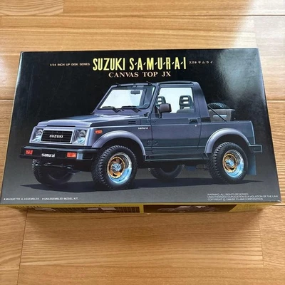 Fujimi Suzuki Samurai Canvas Top JX Model Kit scala 124 grigio non assemblato - Immagine 1 di 2