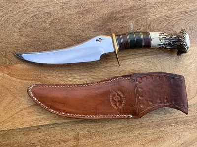 Cuchillo Bowie desollador de caza personalizado grande de John Carson. Mango de asta de ciervo. Foto 1 de 4